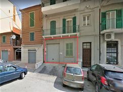 Negozio/Locale commerciale in Commerciale