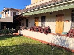 Casa Bi/Trifamiliare in Residenziale