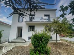 Casa Bi/Trifamiliare in Residenziale
