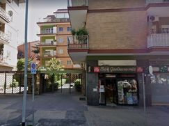 Negozio/Locale commerciale in Commerciale