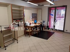 Negozio/Locale commerciale in Commerciale