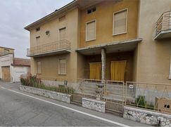 Casa Bi/Trifamiliare in Residenziale