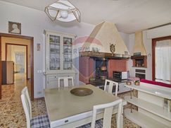 Casa Bi/Trifamiliare in Residenziale