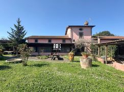 Casa Bi/Trifamiliare in Residenziale