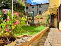 Casa Bi/Trifamiliare in Residenziale
