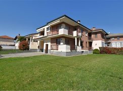 Casa Bi/Trifamiliare in Residenziale