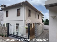Casa Bi/Trifamiliare in Residenziale