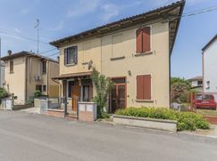 Casa Bi/Trifamiliare in Residenziale