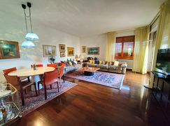 Casa Bi/Trifamiliare in Residenziale