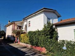 Casa Bi/Trifamiliare in Residenziale