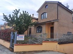 Casa Bi/Trifamiliare in Residenziale