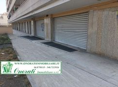 Negozio/Locale commerciale in Commerciale