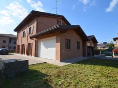 Casa Bi/Trifamiliare in Residenziale