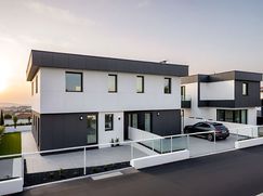 Casa Bi/Trifamiliare in Residenziale