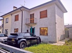 Casa Bi/Trifamiliare in Residenziale