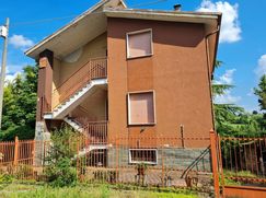 Casa Bi/Trifamiliare in Residenziale