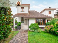 Casa Bi/Trifamiliare in Residenziale
