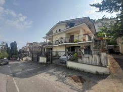 Casa Bi/Trifamiliare in Residenziale