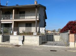 Casa Bi/Trifamiliare in Residenziale