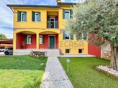 Casa Bi/Trifamiliare in Residenziale