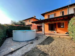 Casa Bi/Trifamiliare in Residenziale