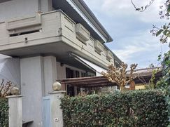 Casa Bi/Trifamiliare in Residenziale
