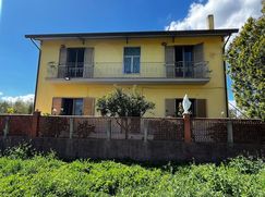 Casa Bi/Trifamiliare in Residenziale