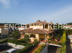 Casa Bi/Trifamiliare in Residenziale