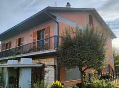 Casa Bi/Trifamiliare in Residenziale