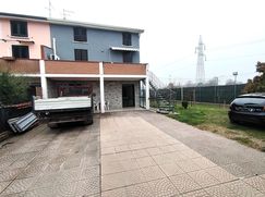 Casa Bi/Trifamiliare in Residenziale