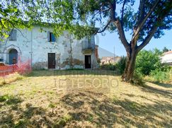 Casa Bi/Trifamiliare in Residenziale