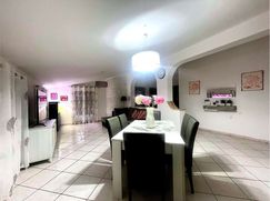 Casa Bi/Trifamiliare in Residenziale