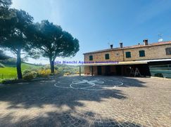 Casa Bi/Trifamiliare in Residenziale
