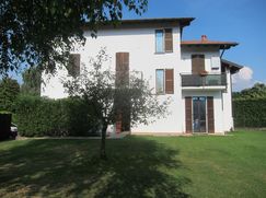 Casa Bi/Trifamiliare in Residenziale