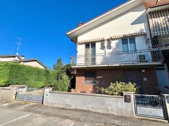 Casa Bi/Trifamiliare in Residenziale
