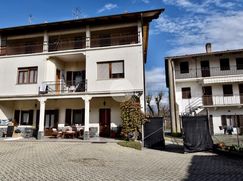 Casa Bi/Trifamiliare in Residenziale
