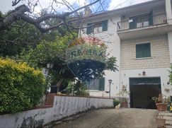 Casa Bi/Trifamiliare in Residenziale