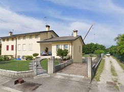 Casa Bi/Trifamiliare in Residenziale