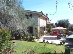 Casa Bi/Trifamiliare in Residenziale