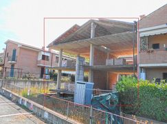 Casa Bi/Trifamiliare in Residenziale