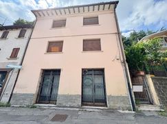 Casa Bi/Trifamiliare in Residenziale