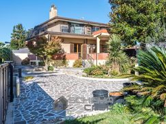 Casa Bi/Trifamiliare in Residenziale