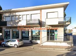 Negozio/Locale commerciale in Commerciale