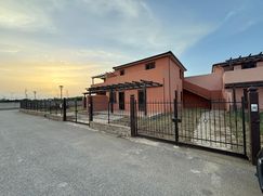 Casa Bi/Trifamiliare in Residenziale