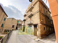 Casa Bi/Trifamiliare in Residenziale