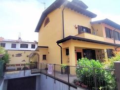 Casa Bi/Trifamiliare in Residenziale