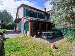 Casa Bi/Trifamiliare in Residenziale