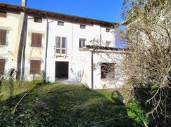 Casa Bi/Trifamiliare in Residenziale
