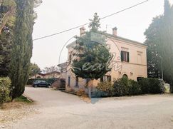Casa Bi/Trifamiliare in Residenziale
