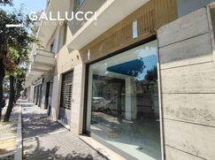 Negozio/Locale commerciale in Commerciale